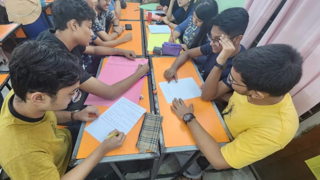 Group work during an English class at Daris